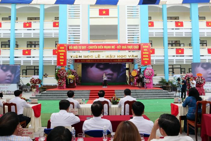 Quang cảnh lễ khai giảng.