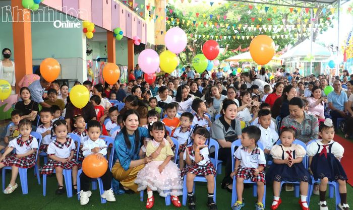 Các cháu hân hoan trong Ngày hội đến trường.
