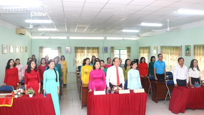 Các đại biểu tham dự lễ khai giảng trực tuyến toàn quốc tại Trường Mầm non Nha Trang.
