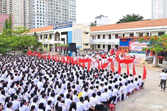 Quang cảnh lễ khai giảng.