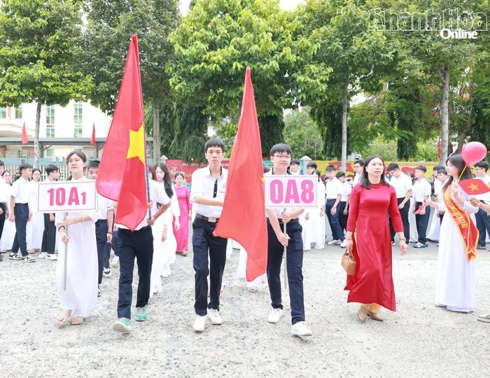 Lễ đón học sinh lớp 10.