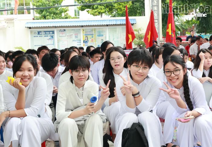 Học sinh Trường THPT Nguyễn Trãi - Phan Rang tại lễ khai giảng năm học mới.