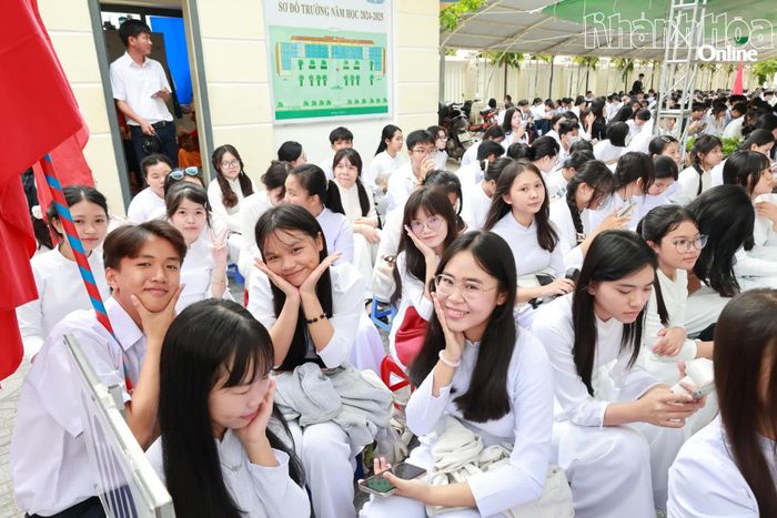 Học sinh Trường THPT Nguyễn Trãi - Phan Rang tại lễ khai giảng năm học mới.