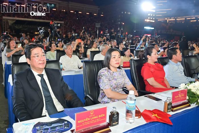 Phó Chủ tịch Thường trực UBND tỉnh Nguyễn Long Biên; Phó Chủ tịch Thường trực Ủy ban MTTQ Việt Nam tỉnh Trần Thu Mai dự đêm chung kết Miss World 2026.