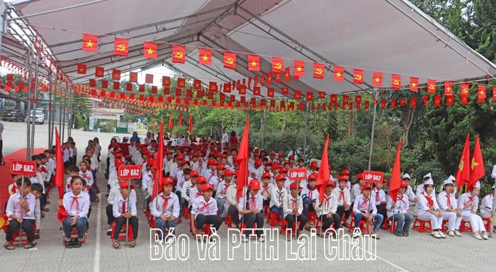 Học sinh Trường THCS xã Tả Lèng phấn khởi trong ngày khai giảng năm học 2026-2027.