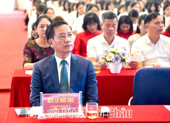 Đồng chí Lê Đức Dục - Ủy viên Ban Thường vụ Tỉnh ủy, Trưởng Ban Tuyên giáo Tỉnh ủy dự Lễ khai giảng Trường THPT chuyên Lê Quý Đôn.