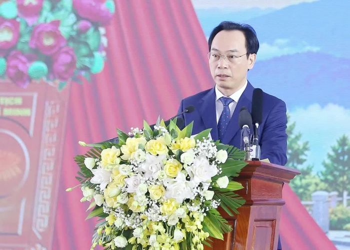 Đồng chí Hoàng Minh Sơn, Ủy viên Ban Chấp hành Trung ương Đảng, Bộ trưởng Bộ Giáo dục và Đào tạo đọc thư chúc mừng ngành Giáo dục của Tổng Bí thư, Chủ tịch nước Tô Lâm.