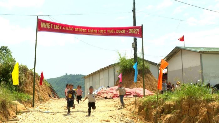 Năm học mới đã bắt đầu đầy ý nghĩa với những em nhỏ vùng cao Nậm Chày.
