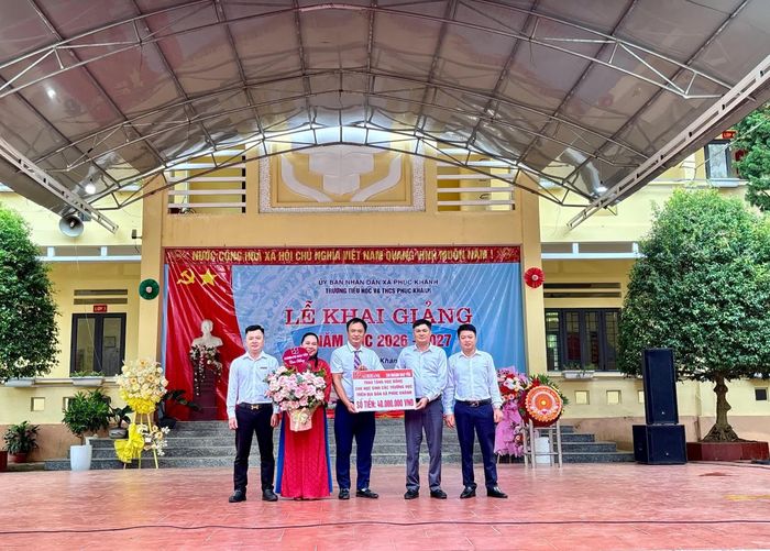 Agribank chi nhánh Bảo Yên đã trao tặng học bổng 40 triệu đồng cho các em học sinh có hoàn cảnh khó khăn ở các trường học trên địa bàn xã Phúc Khánh.