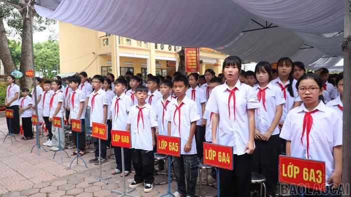  Năm học 2026 - 2027, nhà trường có 380 em học sinh khối lớp 6 (292 em ở điểm chính, 88 em ở phân hiệu). 