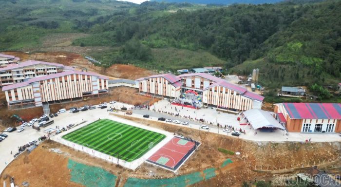 Trường Phổ thông nội trú Tiểu học và THCS Y Tý được xây dựng khang trang. 