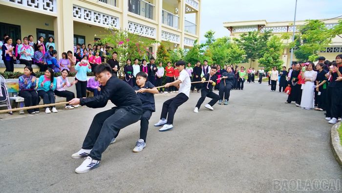 Các hoạt động văn nghệ, thể thao sôi nổi mang lại niềm vui, sự phấn khởi cho thầy và trò Trường Phổ thông Dân tộc nội trú THPT Lào Cai.