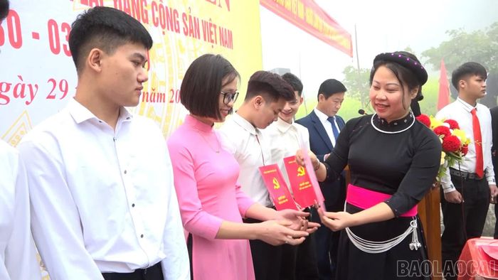 Với những cách làm linh hoạt, mục tiêu kết nạp đảng viên năm 2026 của tỉnh Lào Cai được kỳ vọng sẽ sớm hoàn thành.