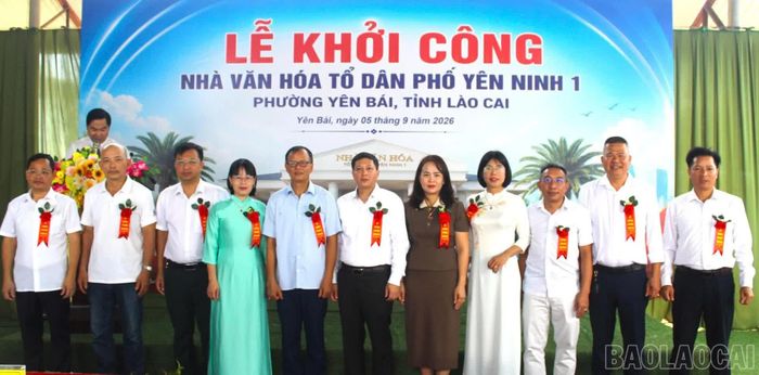 Các đại biểu dự Lễ khởi công Công trình Nhà văn hóa tổ dân phố Yên Ninh 1.
