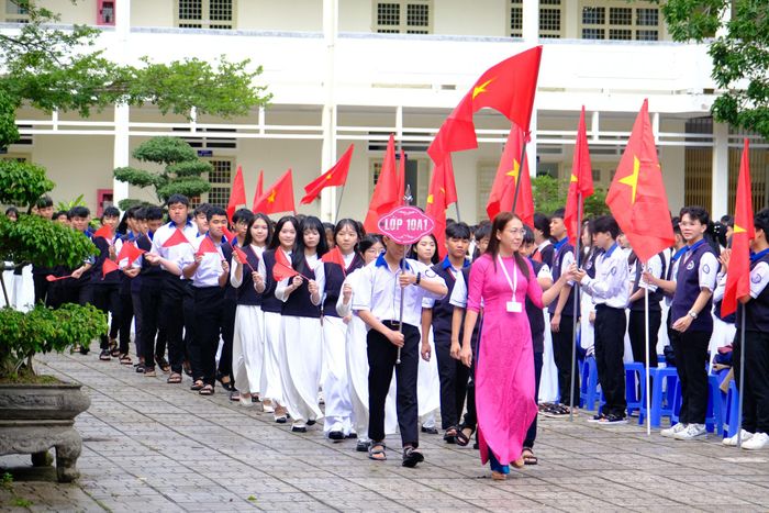 Trường THPT Lâm Hà đón học sinh lớp 10