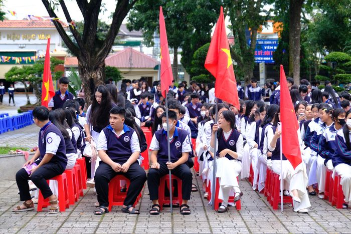 Học sinh Trường THPT Lâm Hà tham dự khai giảng năm học mới