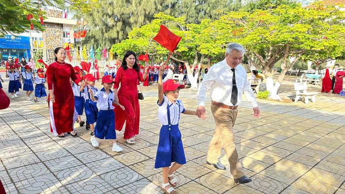 Học sinh Trường Tiểu học Phú Quý, Đặc khu Phú Quý, trong niềm vui ngày khai giảng