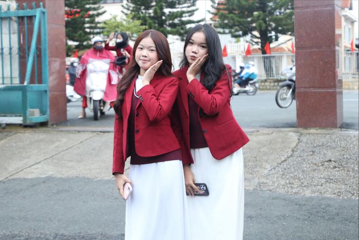 Các em học sinh Trường THPT Chuyên Thăng Long - Đà Lạt tự tin bước vào năm học mới