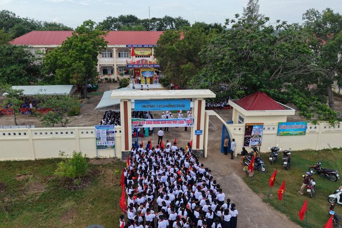 Quang cảnh Lễ khai giảng tại Trường THCS Hồng Thái, xã Hồng Thái