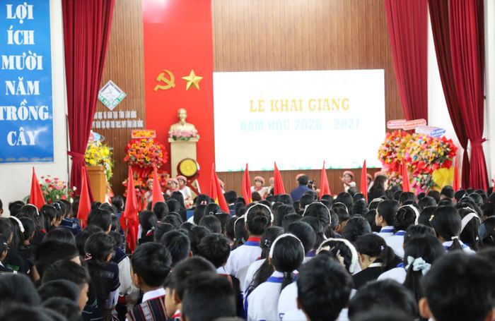 Lễ khai giảng tại Trường Phổ thông Dân tộc nội trú THCS - THPT tỉnh Lâm Đồng