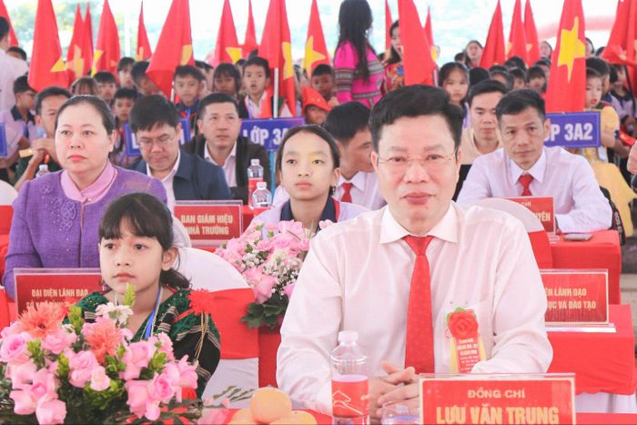 Phó Bí thư Tỉnh ủy, Chủ tịch HĐND tỉnh Lưu Văn Trung tham dự lễ khai giảng và khánh thành Trường nội trú biên giới Thuận An, xã Thuận An (Lâm Đồng)