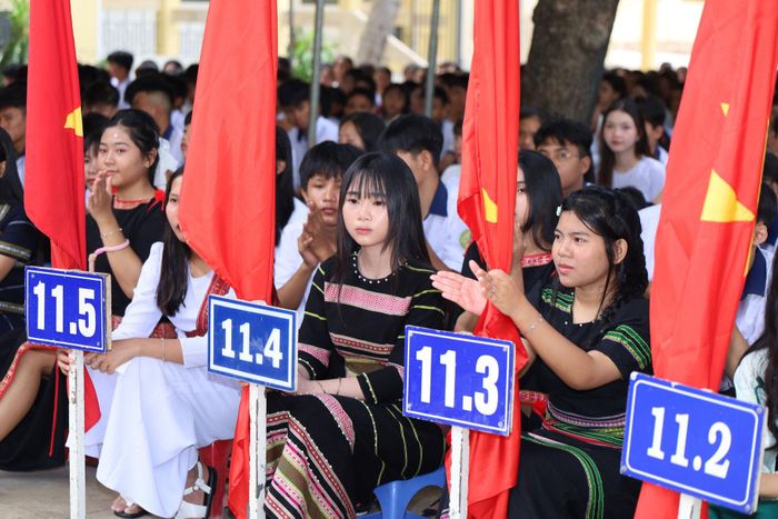 Học sinh Trường Phổ thông Dân tộc nội trú hân hoan trong ngày khai giảng năm học mới