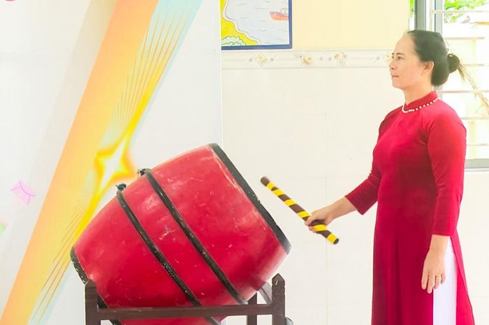Tiếng trống khai trường vang lên giữa biển trời Phú Quý như nhịp trống của niềm tin và hy vọng