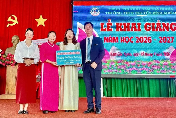 Trao quà tại phường Nam Gia Nghĩa