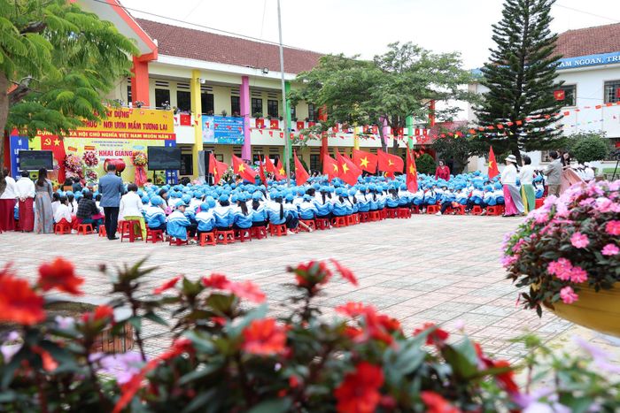 Rộn ràng Khai giảng năm học mới ở Lâm Đồng