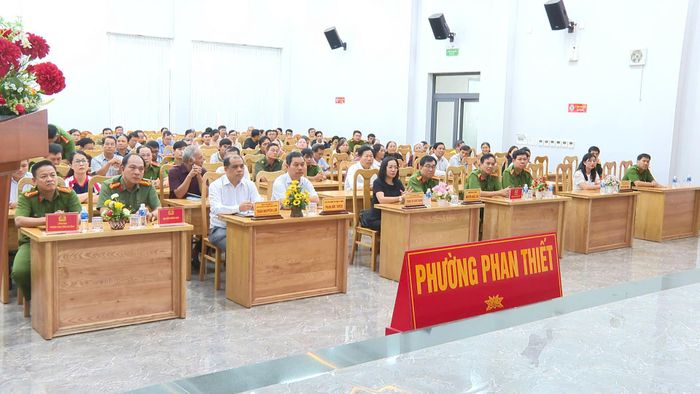Các đại biểu tham dự hội nghị