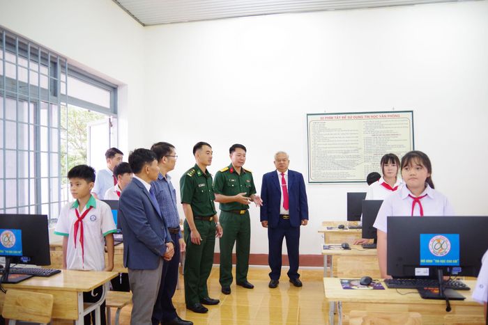 Trung tâm 286 bàn giao mô hình “Tin học cho em” tại Phòng tin học, Trường Tiểu học và THCS Nguyễn Du