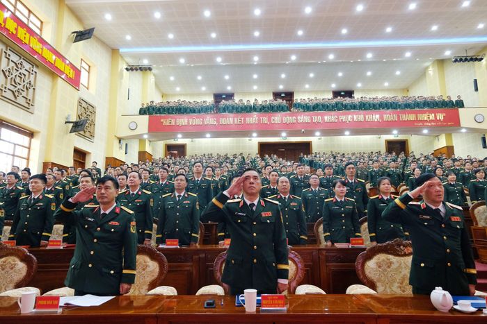 Các đồng chí trong Ban Giám đốc Học viện Lục quân chủ trì lễ khai giảng