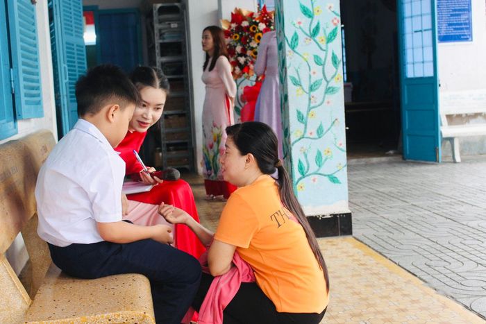 Học sinh còn rụt rè ngày đầu đến Trường Tình thương