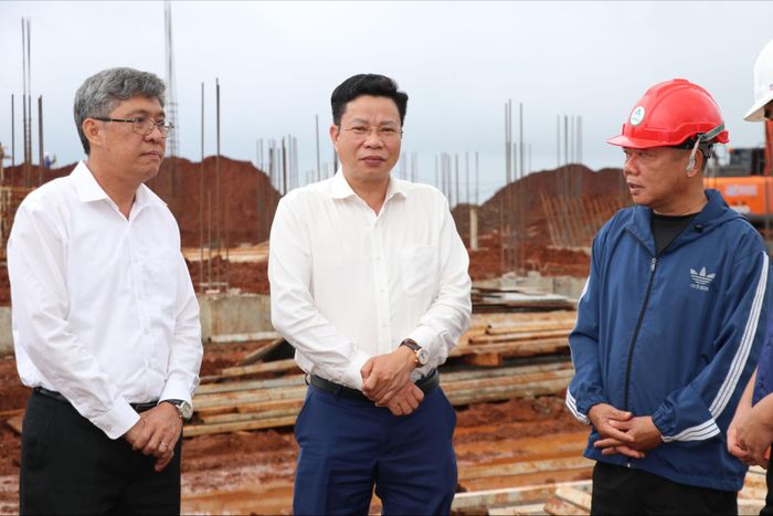 Phó Bí thư Tỉnh ủy, Chủ tịch HĐND tỉnh Lưu Văn Trung đề nghị chủ đầu tư, nhà thầu và các đơn vị thi công tiếp tục nâng cao tinh thần trách nhiệm trong quá trình thực hiện dự án.
