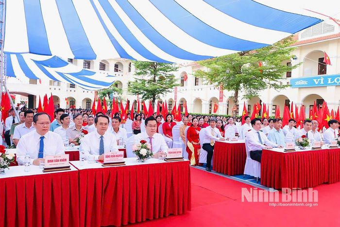 Các đại biểu dự Lễ khai giảng.