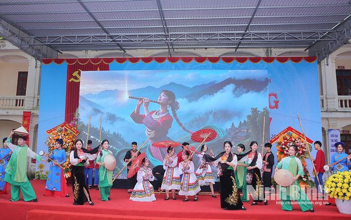 Tiết mục văn nghệ chào mừng Lễ khai giảng năm học mới.