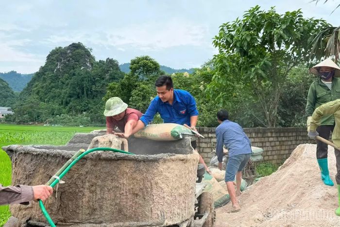 Từ các phong trào thi đua, nhiều thanh niên ưu tú là người DTTS ở Thu Cúc được phát hiện, tạo nguồn phát triển Đảng, trở thành lớp đảng viên kế cận có sức khỏe, tri thức và ý chí phấn đấu.