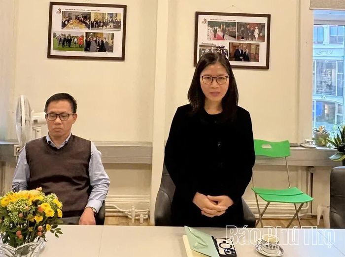 Đại sứ đặc mệnh toàn quyền Việt Nam tại Vương quốc Na Uy Lê Thị Thu phát biểu tại buổi làm việc.