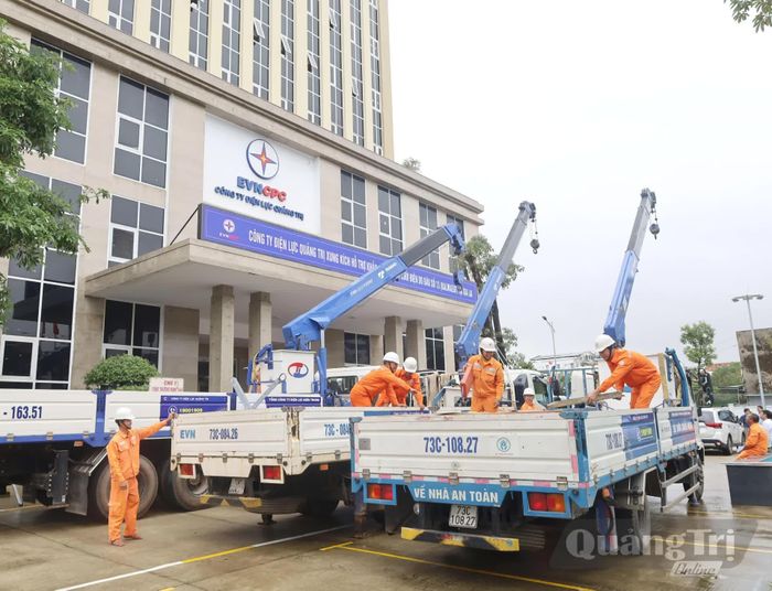 Điện lực Quảng Trị sẵn sàng nhân lực, phương tiện để chủ động ứng phó với thiên tai - Ảnh: V.M