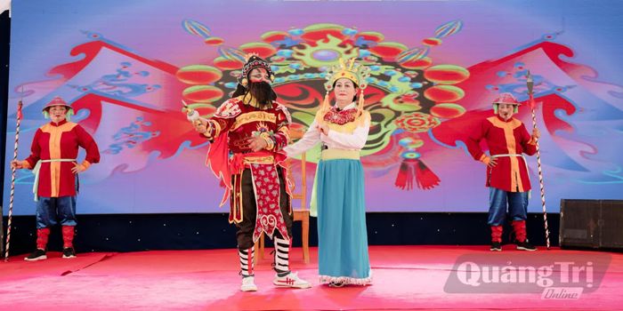Hát tuồng bội xã Bố Trạch là loại hình nghệ thuật không thể thiếu trong những dịp lễ, Tết tại địa phương - Ảnh: P.V