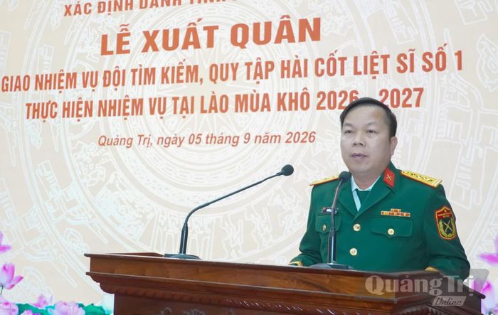 Đồng chí đại tá Trương Viết Hải, Phó Bí thư Thường trực Đảng ủy Quân sự, Chính ủy Bộ CHQS tỉnh, Phó trưởng Ban Thường trực Ban Chỉ đạo về tìm kiếm, quy tập và xác định danh tính hài cốt liệt sĩ tỉnh phát biểu giao nhiệm vụ tại lễ xuất quân - Ảnh: N.H