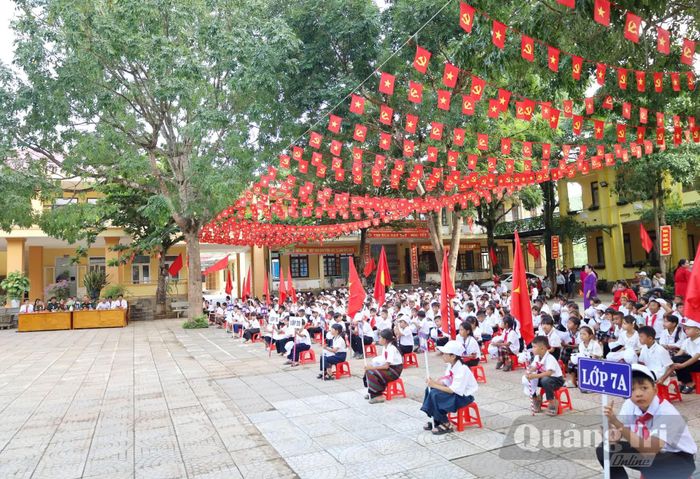 Quang cảnh lễ khai giảng năm học mới 2026-2027 tại Trường phổ thông dân tộc bán trú tiểu học và THCS Ngân Thủy - Ảnh: V. Minh 