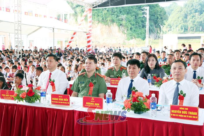 Các đại biểu dự Lễ khai giảng.