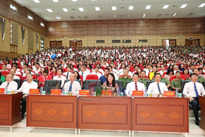 Các đại biểu dự Lễ khai giảng.