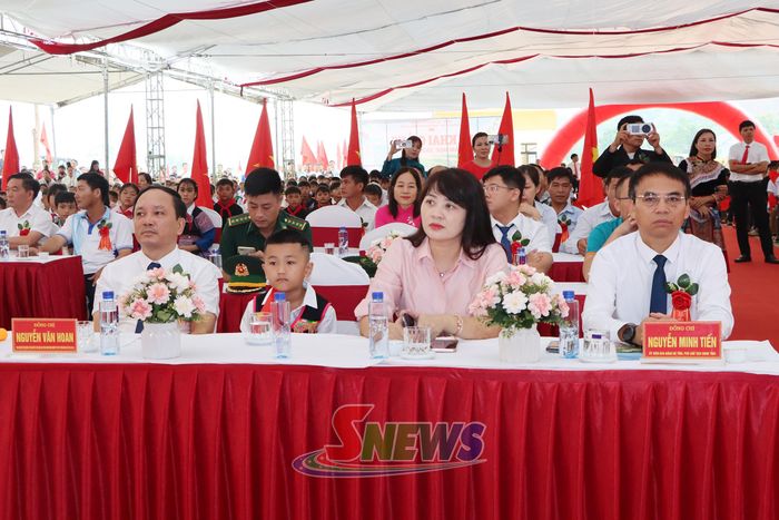 Các đại biểu dự Lễ khai giảng.