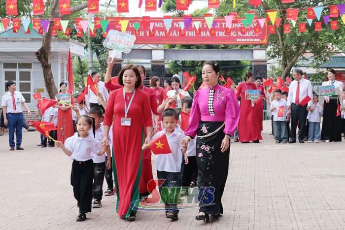 Trường Tiểu học Mường Bú đón học sinh vào lớp 1.
