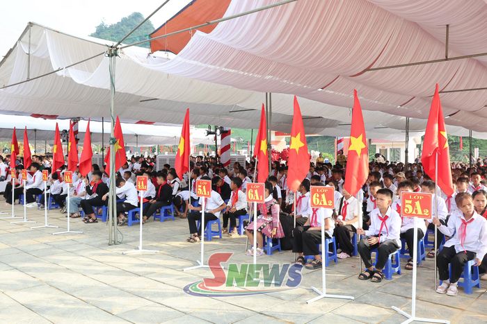 Các em học sinh dự Lễ khai giảng năm học 2026 - 2027.