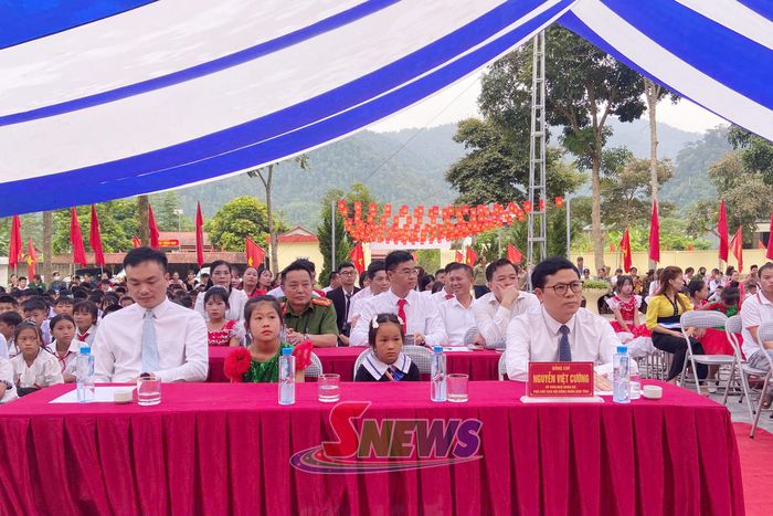 Các đại biểu dự Lễ khai giảng năm học mới.