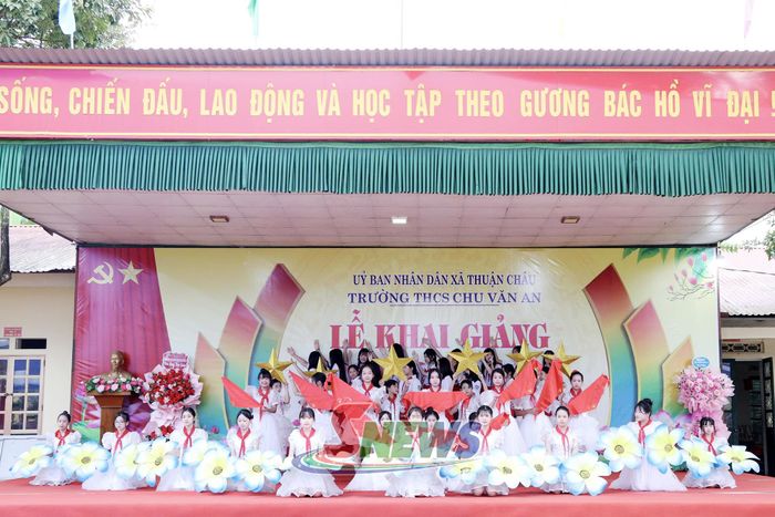 Văn nghệ chào mừng khai giảng năm học mới