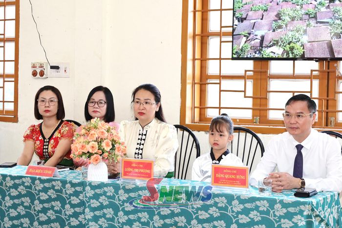 Các đại biểu tham dự Lễ khai giảng.